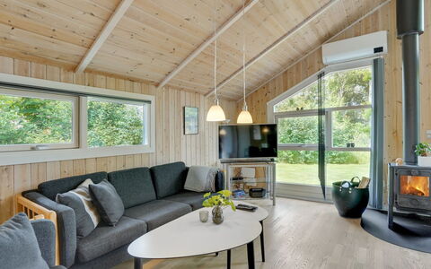 Jarik - 1.2Km to the Fjord: Meubilair, Interieur Ontwerp, Flooring, Hout, Verdieping, Plafond, Houten Vloer, Stoel, Tafel, Verlichting