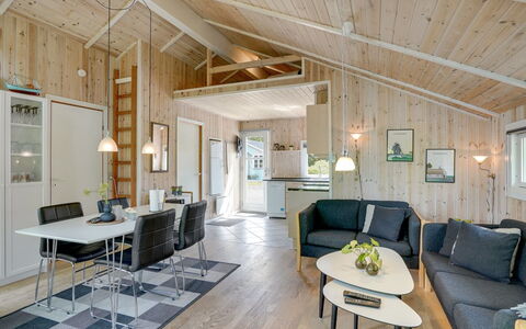Jarik - 1.2Km to the Fjord: Meubilair, Interieur Ontwerp, Flooring, Hout, Verdieping, Plafond, Houten Vloer, Stoel, Tafel, Verlichting