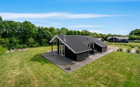 Leeve - 1.4Km to the Fjord: Dak, Huis, Huis, Verblijf, Deur, Siding, Dek, Veranda, Plank, Hardwood
