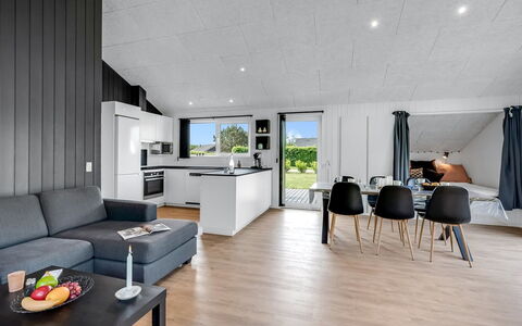 Leeve - 1.4Km to the Fjord: Dak, Huis, Huis, Verblijf, Deur, Siding, Dek, Veranda, Plank, Hardwood