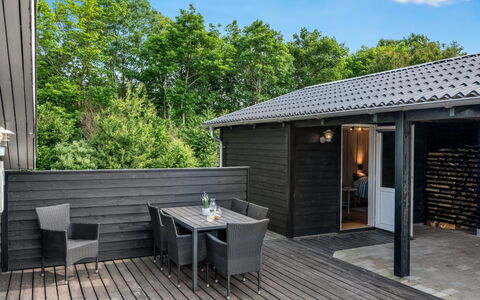 Leeve - 1.4Km to the Fjord: Dak, Huis, Huis, Verblijf, Deur, Siding, Dek, Veranda, Plank, Hardwood