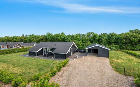 Leeve - 1.4Km to the Fjord: Dak, Huis, Huis, Verblijf, Deur, Siding, Dek, Veranda, Plank, Hardwood