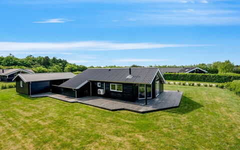 Leeve - 1.4Km to the Fjord: Dak, Huis, Huis, Verblijf, Deur, Siding, Dek, Veranda, Plank, Hardwood