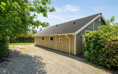Isving - 1.1Km to the Fjord: Meubilair, Interieur Ontwerp, Flooring, Hout, Verdieping, Plafond, Houten Vloer, Stoel, Tafel, Verlichting