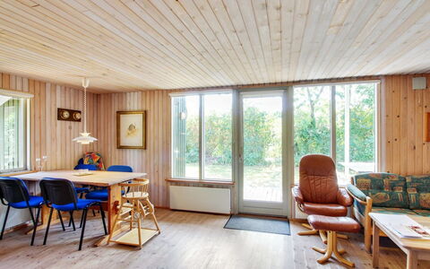 Jaane - 650M to the Fjord: Interieur Ontwerp, Hout, Plafond, Flooring, Meubilair, Verdieping, Kamer, Huis, Stoel, Houten Vloer