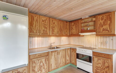 Jaane - 650M to the Fjord: Hout, Flooring, Cabinetry, Interieur Ontwerp, Verdieping, Countertop, Meubilair, Plafond, Beits, Keuken