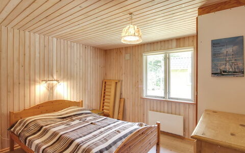 Jaane - 650M to the Fjord: Bed, Interieur Ontwerp, Slaapkamer, Muur, Flooring, Meubilair, Verdieping, Hout, Plafond, Laken