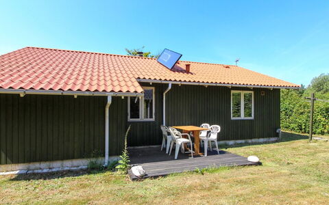 Jaane - 650M to the Fjord: Hout, Huis, Dak, Verblijf, Huis, Siding, Land Lot, Deur, Garden Gebouwen, Schaduw