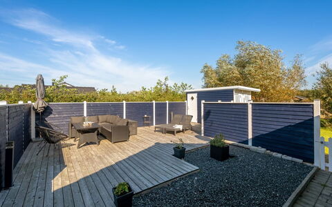 Shalin - 1.4Km to the Fjord: Meubilair, Interieur Ontwerp, Flooring, Hout, Verdieping, Plafond, Houten Vloer, Stoel, Tafel, Verlichting