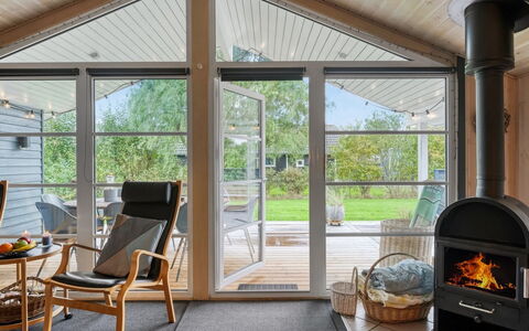 Martina - 560M to the Fjord: Hout, Meubilair, Flooring, Interieur Ontwerp, Plafond, Stoel, Verdieping, Woonkamer, Bankstel, Hardwood
