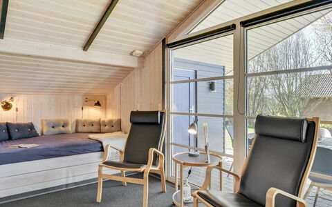 Martina - 560M to the Fjord: Meubilair, Interieur Ontwerp, Flooring, Hout, Verdieping, Plafond, Houten Vloer, Stoel, Tafel, Verlichting