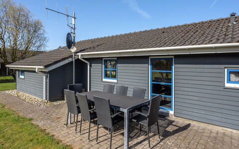 Martina - 560M to the Fjord: Meubilair, Interieur Ontwerp, Flooring, Hout, Verdieping, Plafond, Houten Vloer, Stoel, Tafel, Verlichting