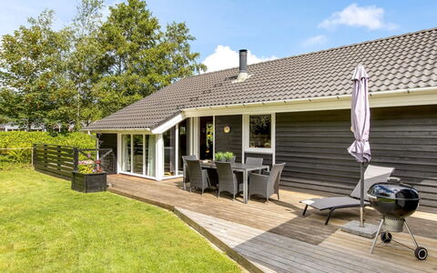 Gretje - 650M to the Fjord: Dak, Huis, Huis, Verblijf, Schaduw, Siding, Hardwood, Landgoed, Veranda, Tuin