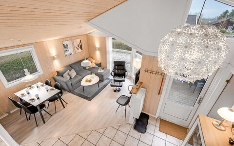 Marten - 1.2Km to the Fjord: Meubilair, Interieur Ontwerp, Flooring, Hout, Verdieping, Plafond, Houten Vloer, Stoel, Tafel, Verlichting