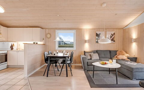 Marten - 1.2Km to the Fjord: Meubilair, Interieur Ontwerp, Flooring, Hout, Verdieping, Plafond, Houten Vloer, Stoel, Tafel, Verlichting