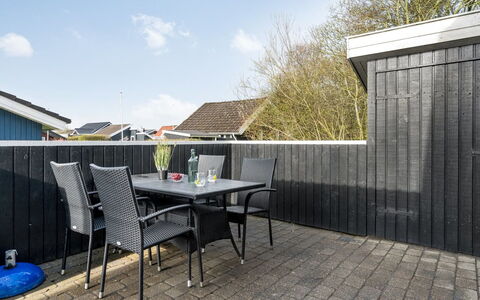 Marten - 1.2Km to the Fjord: Meubilair, Interieur Ontwerp, Flooring, Hout, Verdieping, Plafond, Houten Vloer, Stoel, Tafel, Verlichting