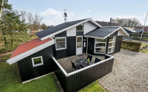 Marten - 1.2Km to the Fjord: Meubilair, Interieur Ontwerp, Flooring, Hout, Verdieping, Plafond, Houten Vloer, Stoel, Tafel, Verlichting