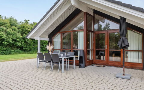 Chermeine - 1.2Km to the Fjord: Hout, Huis, Schaduw, Veranda, Verblijf, Hardwood, Landgoed, Outdoor Structuur, Dek, Buitenmeubels