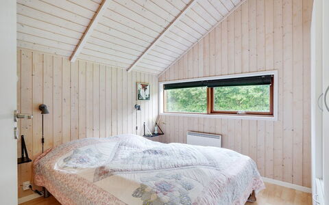 Chermeine - 1.2Km to the Fjord: Hout, Interieur Ontwerp, Slaapkamer, Plafond, Bed, Flooring, Verdieping, Meubilair, Kamer, Laken