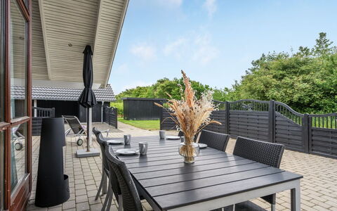 Chermeine - 1.2Km to the Fjord: Meubilair, Hout, Buitenmeubels, Stoel, Buitentafel, Tafel, Schaduw, Keuken En Eettafel, Dek, Veranda