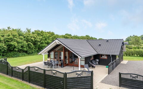 Chermeine - 1.2Km to the Fjord: Dak, Huis, Verblijf, Landgoed, Schaduw, Siding, Veranda, Werf, Ontwerp, Oprit