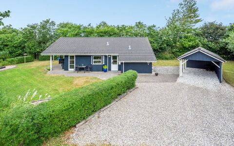 Herlugh - 1Km to the Fjord: Dak, Huis, Huis, Verblijf, Landgoed, Oprit, Boerderij, Gazon, Tuin, Siding