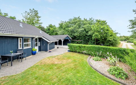 Herlugh - 1Km to the Fjord: Huis, Dak, Huis, Verblijf, Landgoed, Schaduw, Gazon, Tuin, Landscaping, Werf