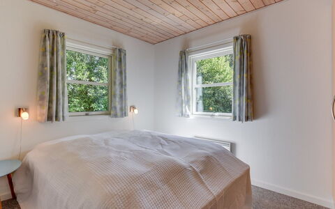 Herlugh - 1Km to the Fjord: Interieur Ontwerp, Muur, Slaapkamer, Plafond, Hout, Bed, Verdieping, Flooring, Laken, Bedding
