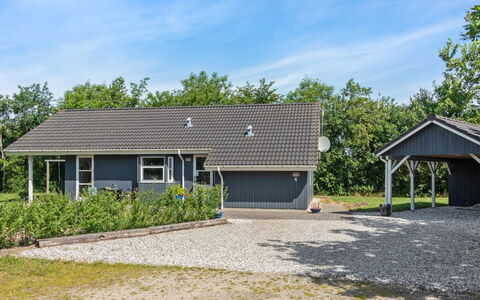 Herlugh - 1Km to the Fjord: Gebouw, Huis, Dak, Huis, Woongebied, Verblijf, Siding, Landgoed, Oprit, Gazon