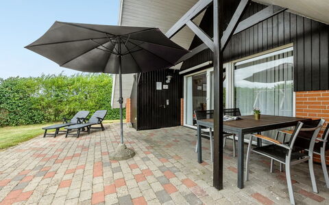 Earline - 900M to the Fjord: Hout, Dak, Huis, Stoel, Schaduw, Keuken En Eettafel, Veranda, Verblijf, Hardwood, Dek