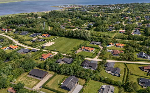 Knag - 800M to the Fjord: Meubilair, Interieur Ontwerp, Flooring, Hout, Verdieping, Plafond, Houten Vloer, Stoel, Tafel, Verlichting