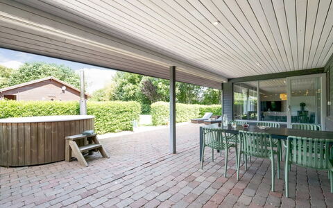 Knag - 800M to the Fjord: Meubilair, Interieur Ontwerp, Flooring, Hout, Verdieping, Plafond, Houten Vloer, Stoel, Tafel, Verlichting