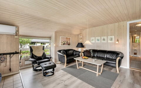 Wenche - 600M to the Fjord: Dak, Huis, Huis, Verblijf, Deur, Siding, Dek, Veranda, Plank, Hardwood