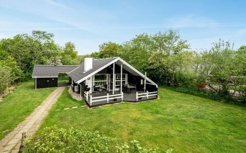 Wenche - 600M to the Fjord: Dak, Huis, Huis, Verblijf, Deur, Siding, Dek, Veranda, Plank, Hardwood