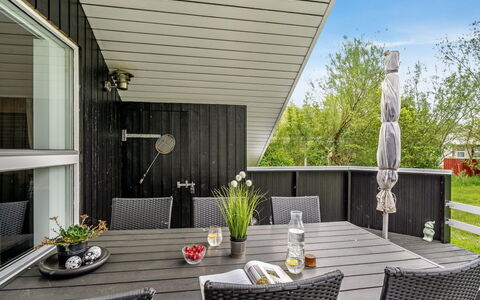 Wenche - 600M to the Fjord: Dak, Huis, Huis, Verblijf, Deur, Siding, Dek, Veranda, Plank, Hardwood