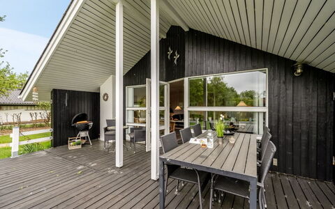 Wenche - 600M to the Fjord: Dak, Huis, Huis, Verblijf, Deur, Siding, Dek, Veranda, Plank, Hardwood