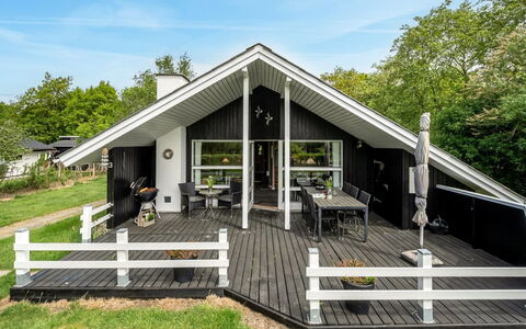 Wenche - 600M to the Fjord: Dak, Huis, Huis, Verblijf, Deur, Siding, Dek, Veranda, Plank, Hardwood