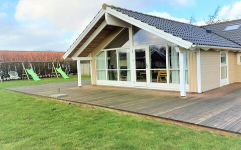 Clarina - 800M to the Fjord: Schaduw, Hardwood, Landgoed, Veranda, Plank, Dek, Siding, Straal, Outdoor Structuur