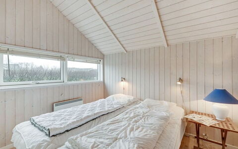 Clarina - 800M to the Fjord: Hout, Plafond, Slaapkamer, Verdieping, Flooring, Bedding, Bed, Laken, Plank, Hardwood