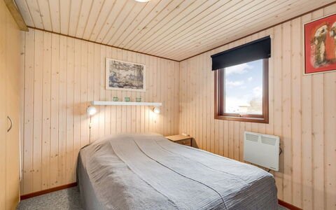 Hoghni - 850M to the Fjord: Slaapkamer, Hout, Bed, Verdieping, Plafond, Flooring, Laken, Interieur Ontwerp, Kamer, Bedding