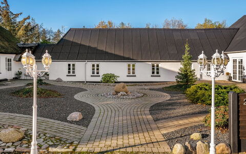 Fintan - 2Km to the Fjord: Meubilair, Hout, Interieur Ontwerp, Flooring, Verdieping, Stoel, Kamer, Plafond, Woonkamer, Appartement