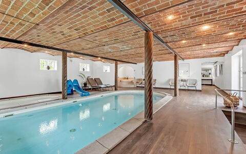 Fintan - 2Km to the Fjord: Hout, Plafond, Verdieping, Flooring, Hardwood, Beits, Straal, Ontwerp, Toevlucht, Zwembad