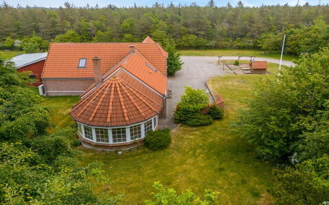 Wilmar - 1Km to the Fjord: Meubilair, Interieur Ontwerp, Flooring, Hout, Verdieping, Plafond, Houten Vloer, Stoel, Tafel, Verlichting