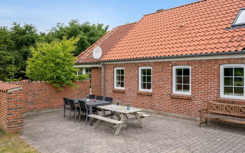 Wilmar - 1Km to the Fjord: Meubilair, Interieur Ontwerp, Flooring, Hout, Verdieping, Plafond, Houten Vloer, Stoel, Tafel, Verlichting