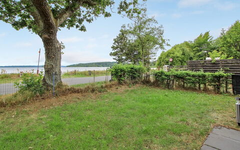 Graa: Dak, Huis, Land Lot, Huis, Verblijf, Landgoed, Garden Gebouwen, Schaduw, Blokhut, Landscaping