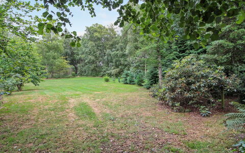 Graa: Dak, Huis, Land Lot, Huis, Verblijf, Landgoed, Garden Gebouwen, Schaduw, Blokhut, Landscaping