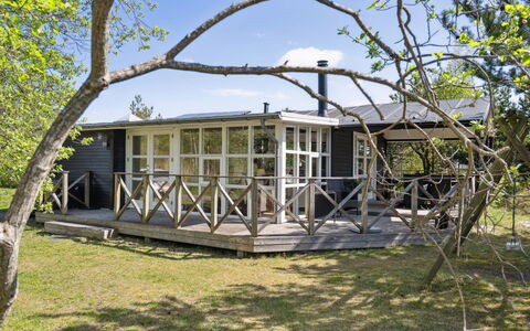 Olof - 100M from the Sea: Dak, Huis, Deur, Verblijf, Schaduw, Siding, Werf, Landgoed, Backyard