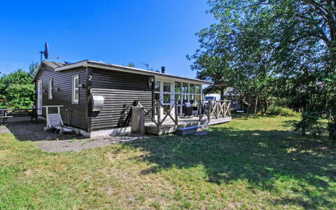 Olof - 100M from the Sea: Dak, Huis, Deur, Verblijf, Schaduw, Siding, Werf, Landgoed, Backyard