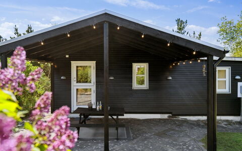 Olof - 100M from the Sea: Dak, Huis, Deur, Verblijf, Schaduw, Siding, Werf, Landgoed, Backyard