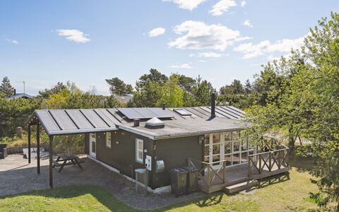 Olof - 100M from the Sea: Dak, Huis, Deur, Verblijf, Schaduw, Siding, Werf, Landgoed, Backyard